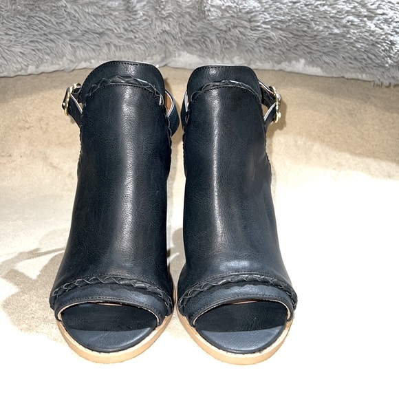 Qupid Women’s Black Peep Toe Block Strap Heels Sandals Size 10 - Picture 2 of 8